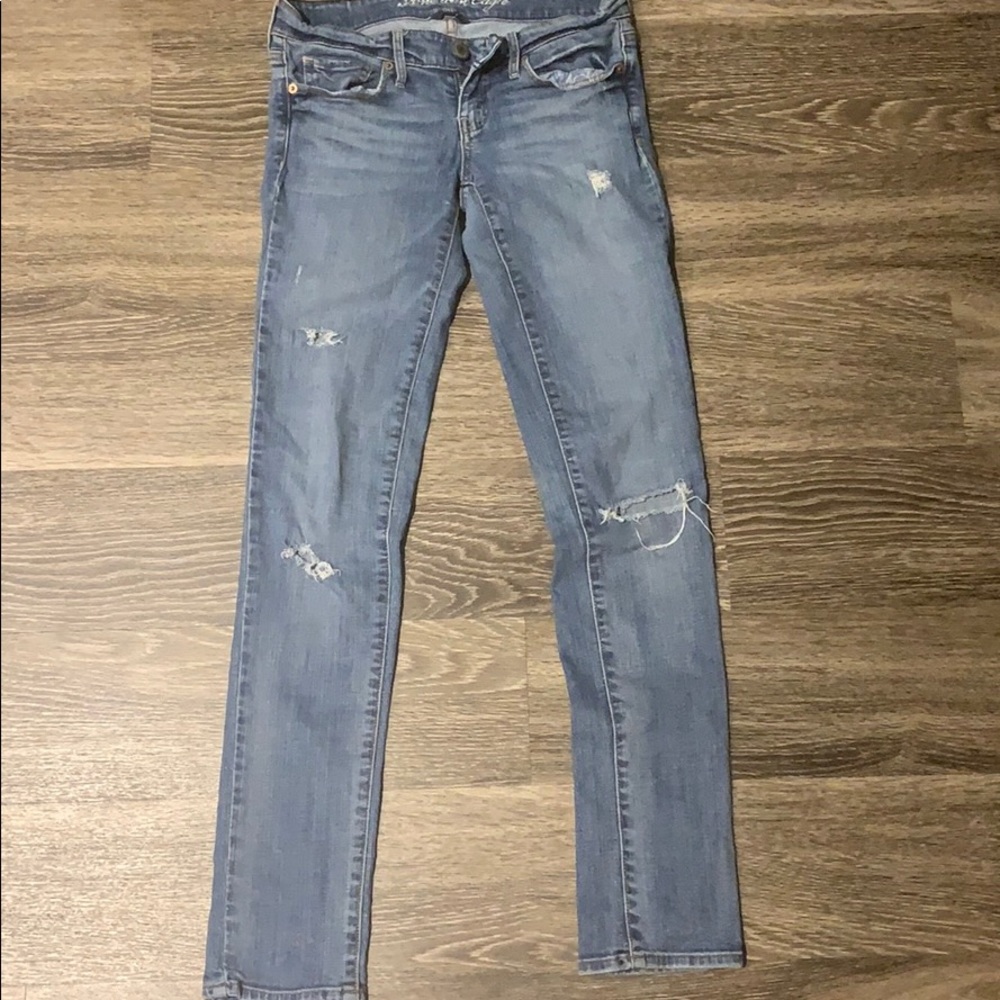 DISTRESSED AMERICAN EAGLE JEANS